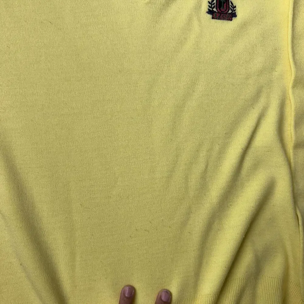 IZOD Sweater Mens M Yellow Acrylic V Neck Embroidered Crest Knit Pullover